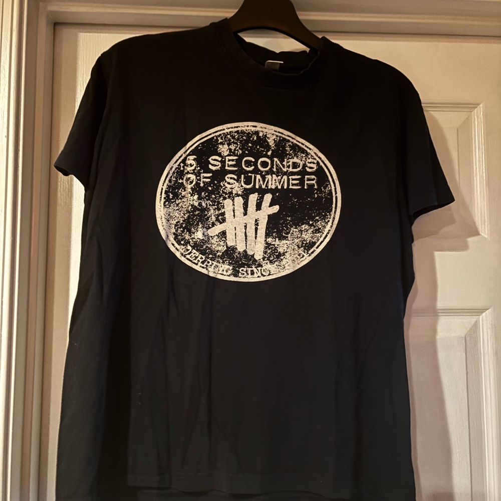 5 Seconds of Summer Graphic Black Tee